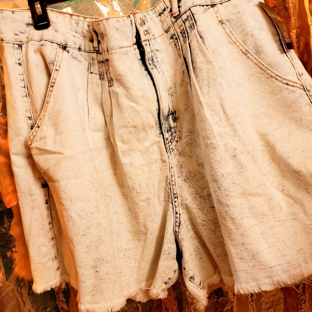 BRAND NEW acid wash pleated jean shorts